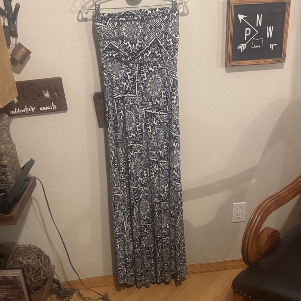 Banana Republic Black and White Maxi Skirt